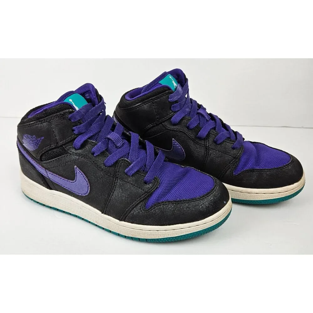 Air Jordan 1 mid grape sneakers. Size: 4.5Y